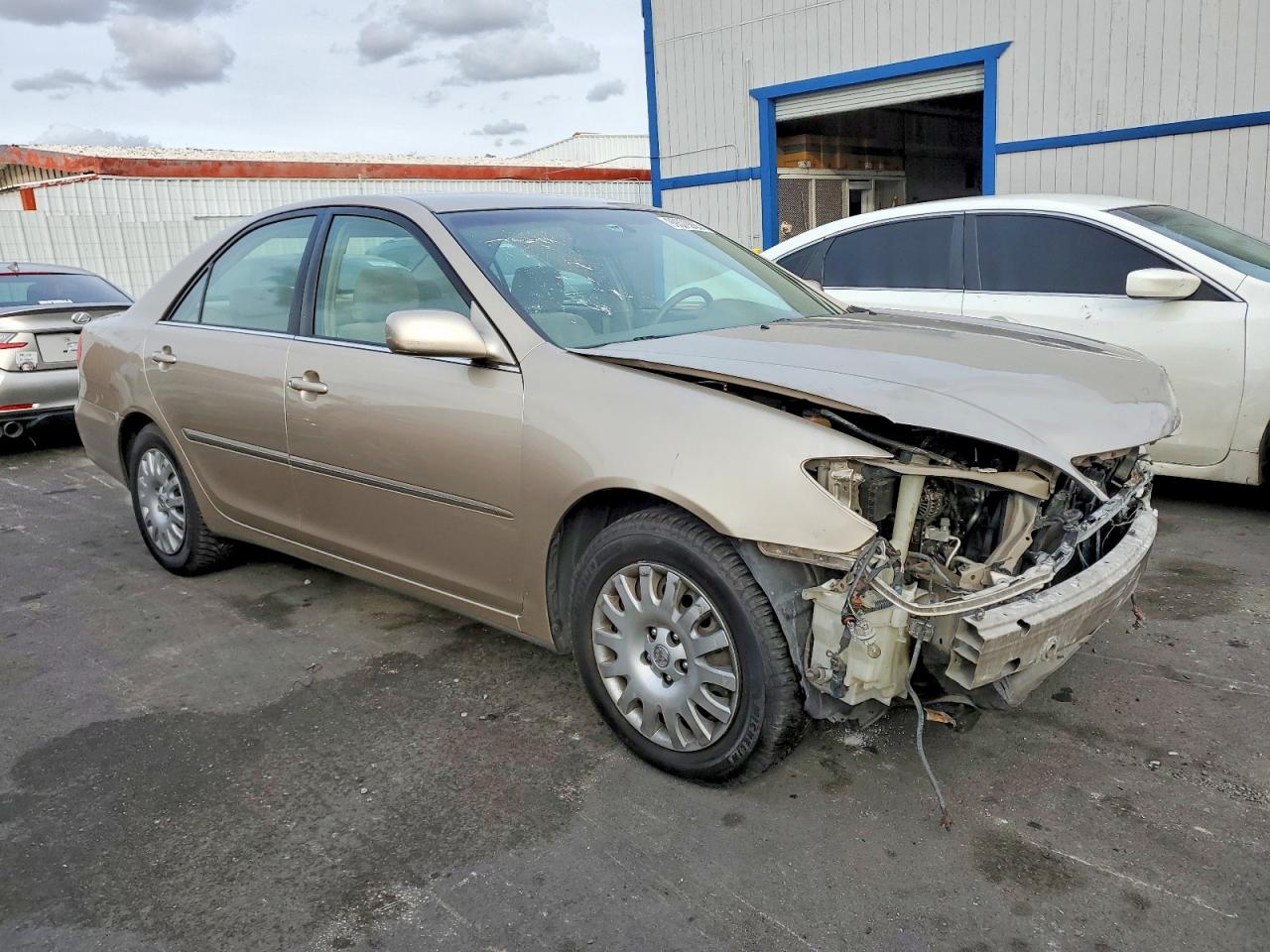 2003 TOYOTA CAMRY XLE photo 4