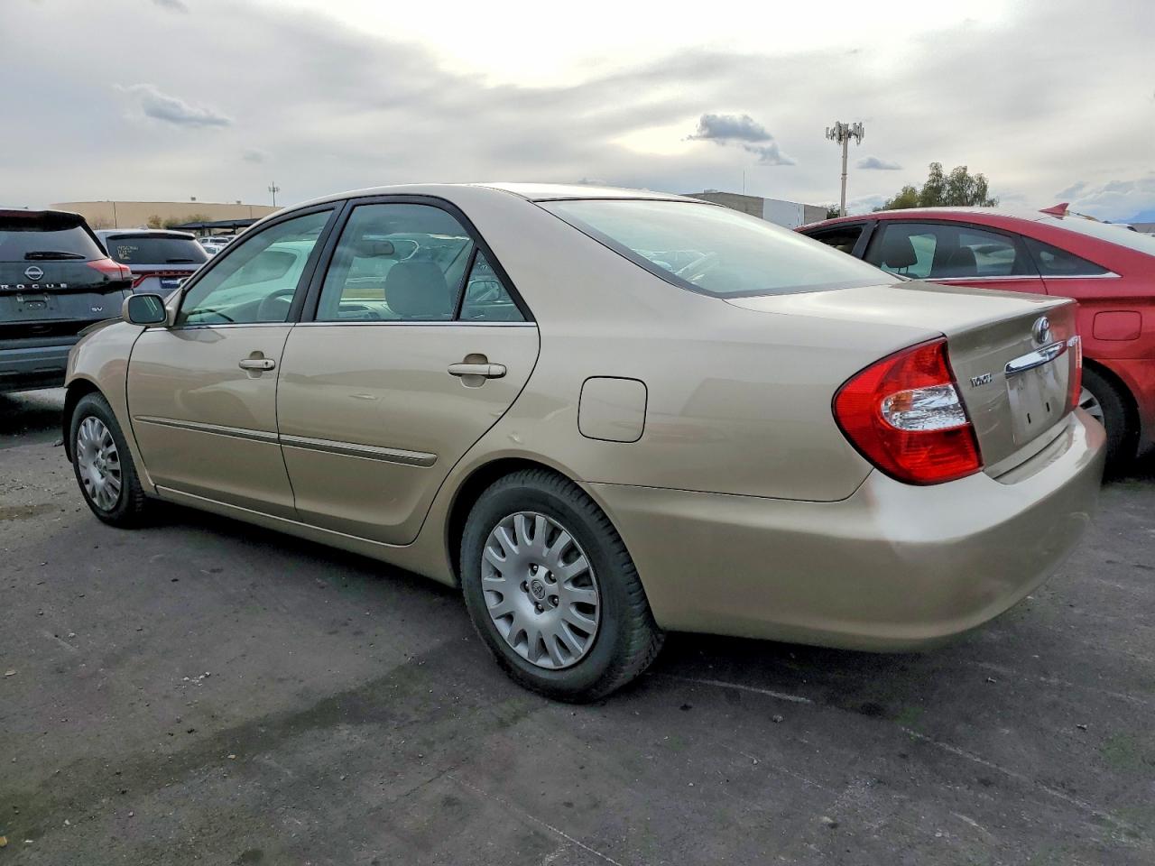 2003 TOYOTA CAMRY XLE photo 2