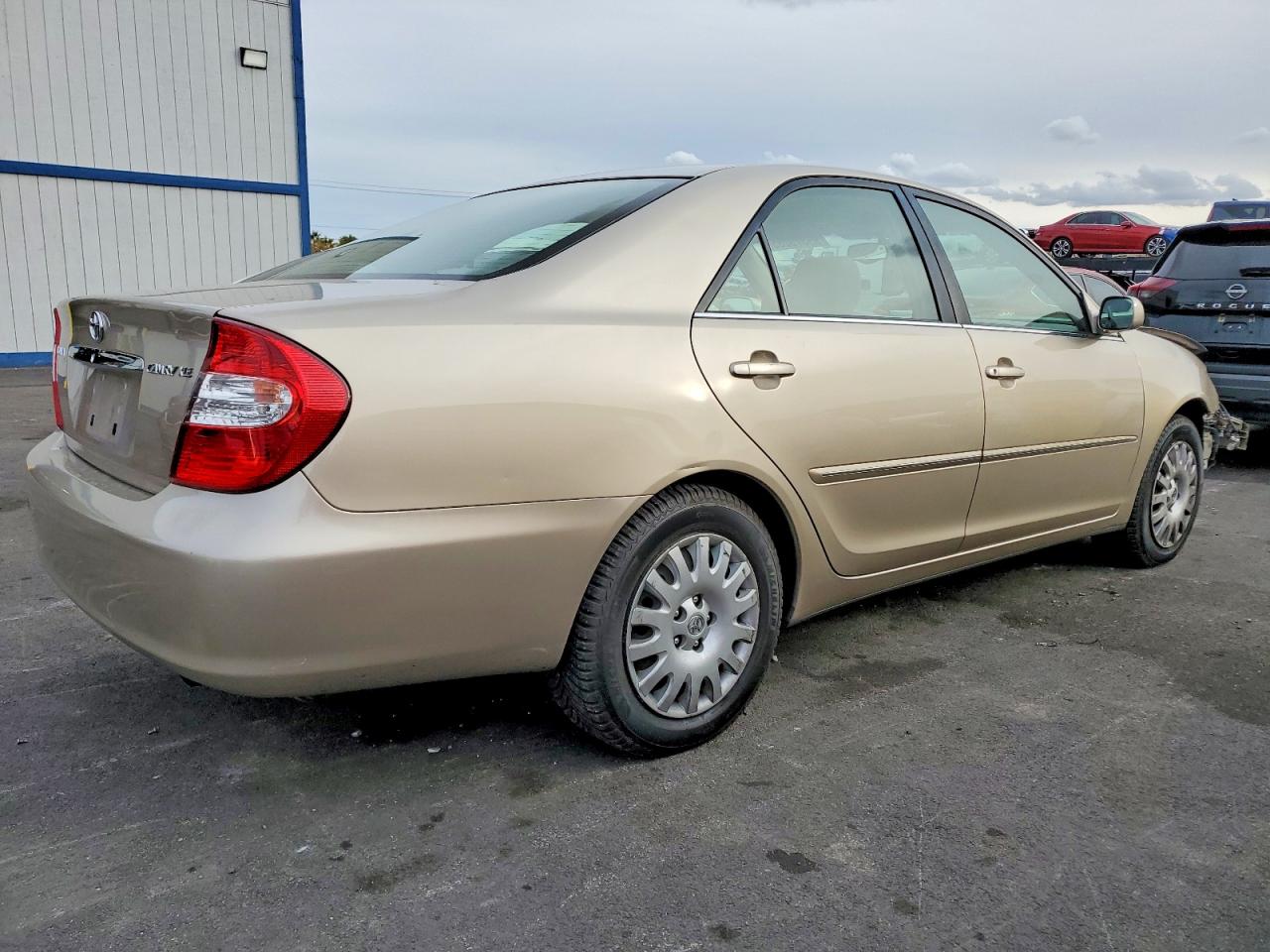 2003 TOYOTA CAMRY XLE photo 3