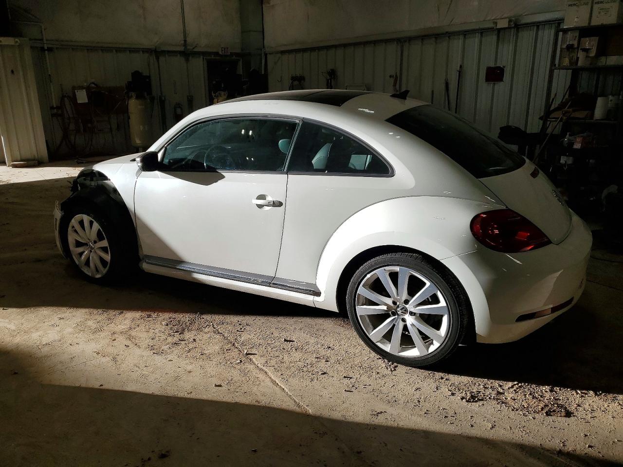 2014 VOLKSWAGEN BEETLE photo 2