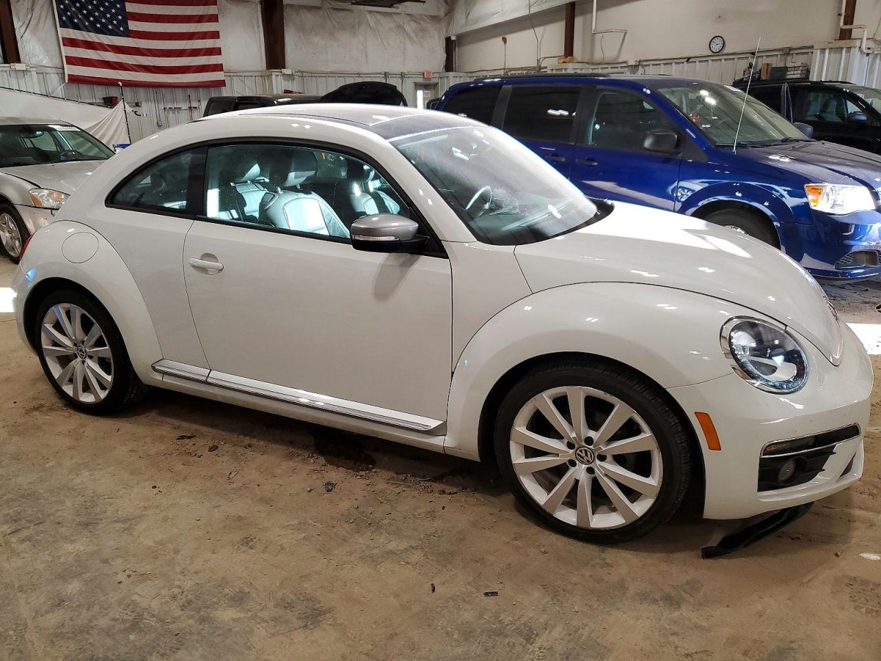 2014 VOLKSWAGEN BEETLE photo 4