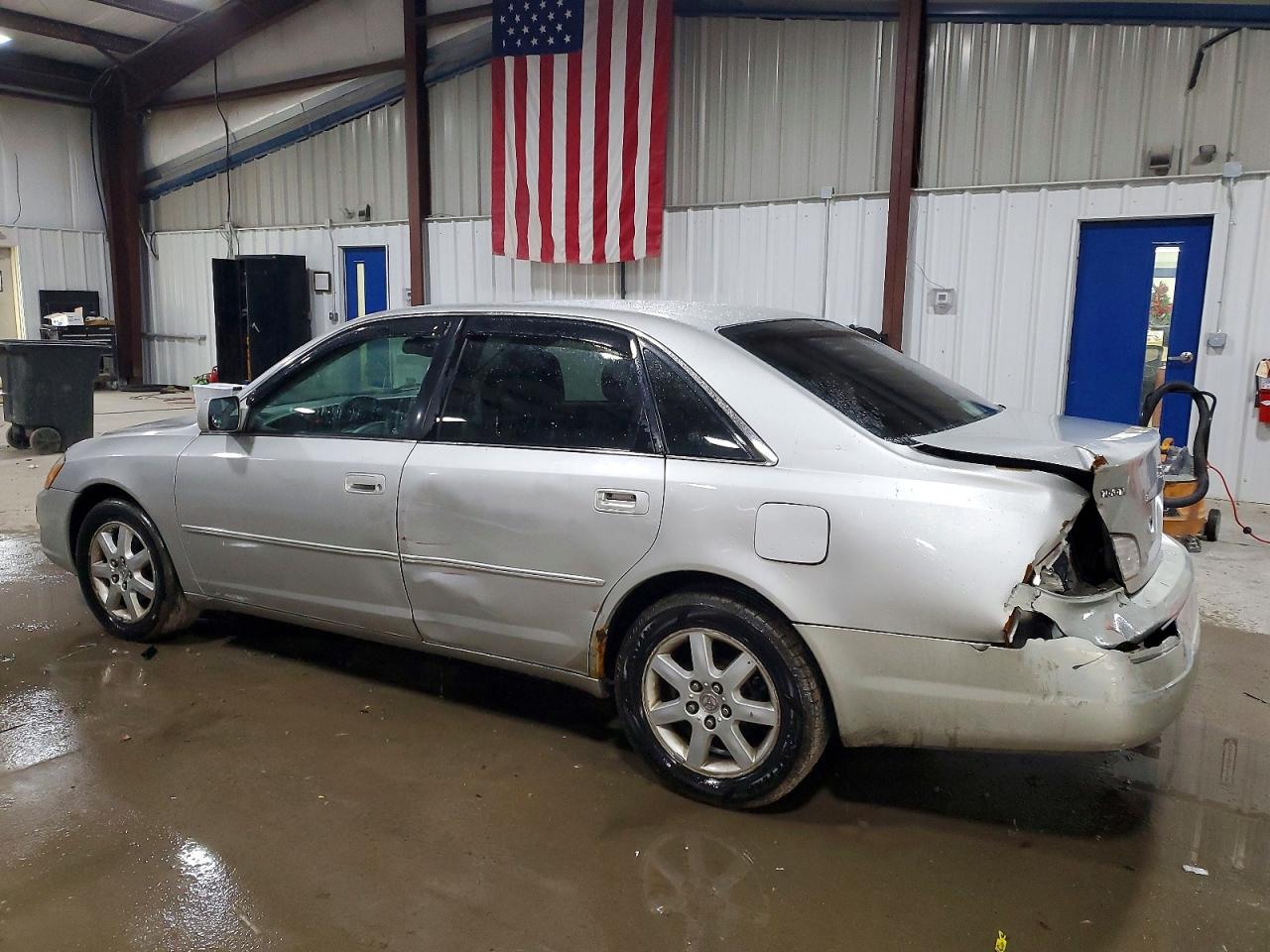 2001 TOYOTA AVALON XL photo 2