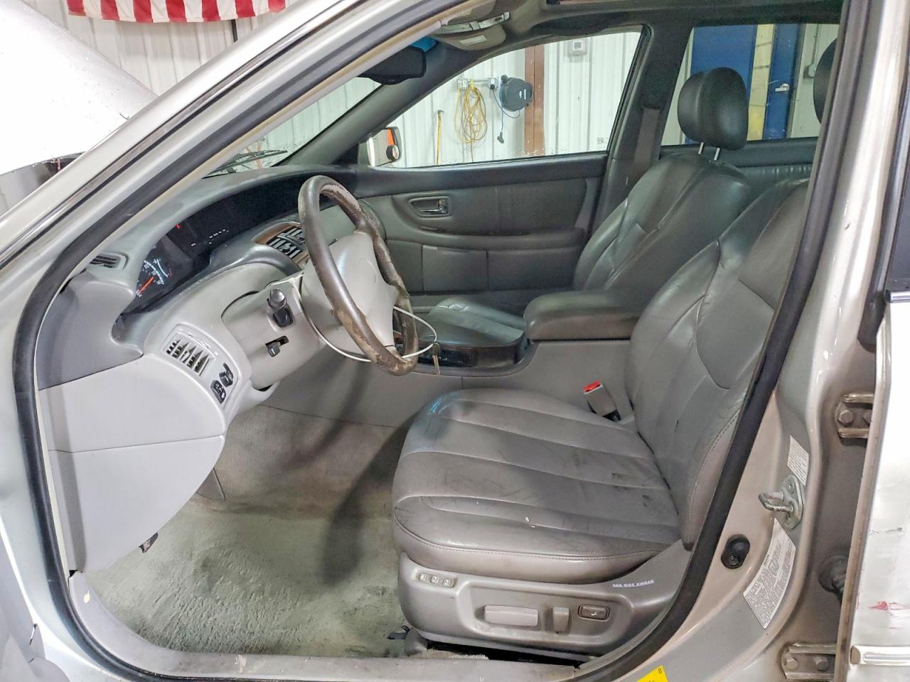 2001 TOYOTA AVALON XL photo 7