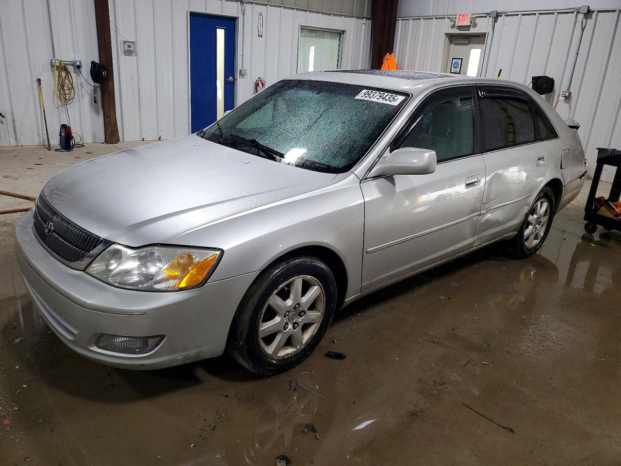 2001 TOYOTA AVALON