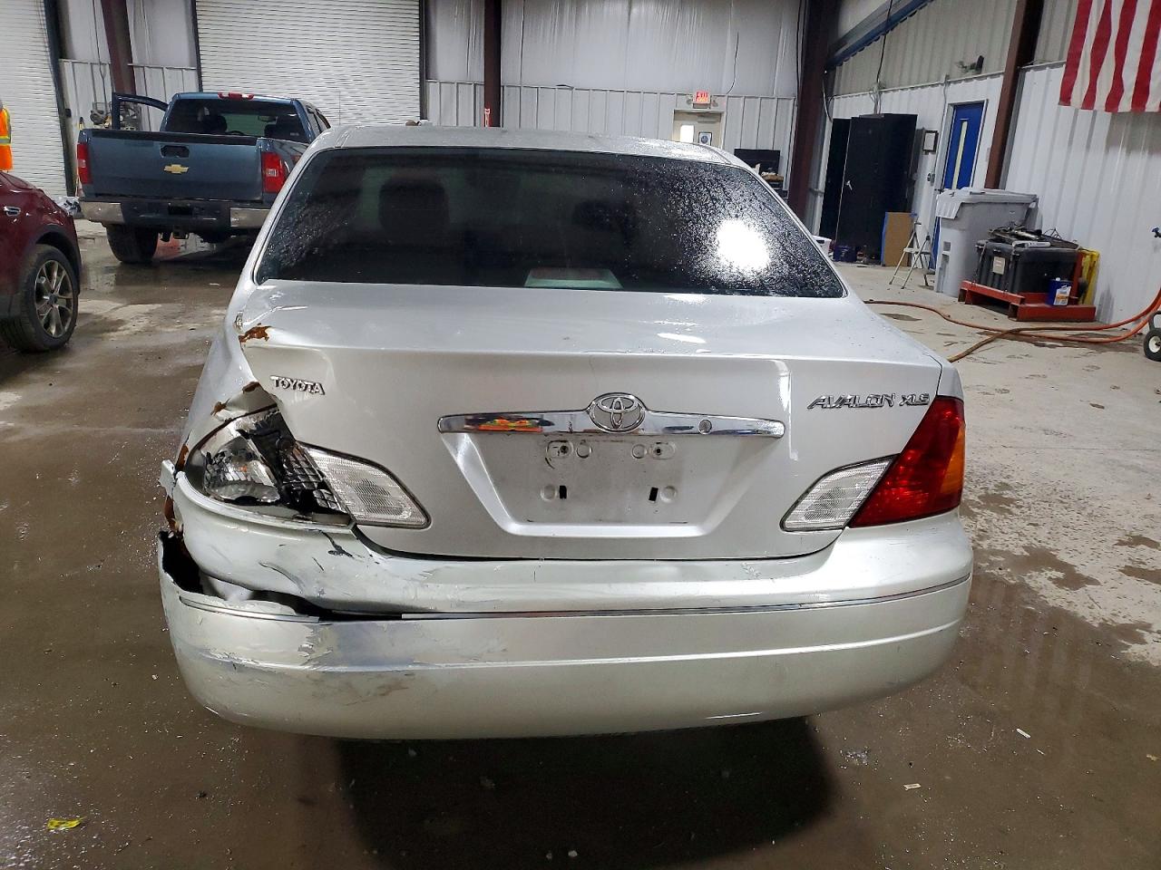 2001 TOYOTA AVALON XL photo 6