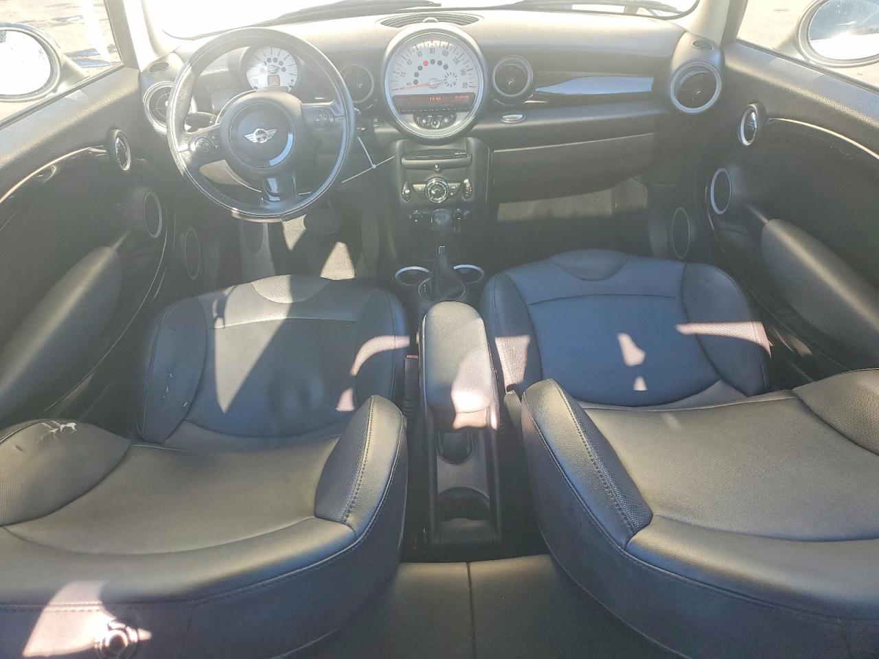 2012 MINI COOPER photo 22