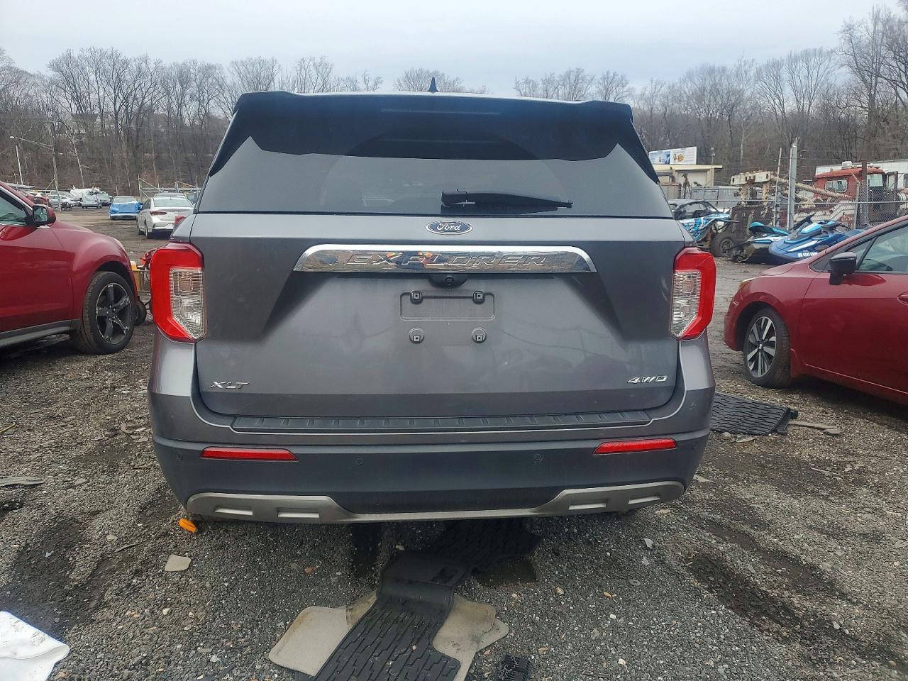 2021 FORD EXPLORER XLT photo 6