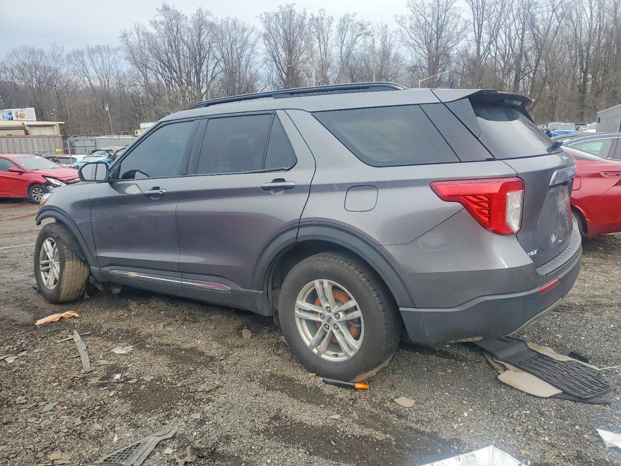 2021 FORD EXPLORER XLT photo 2