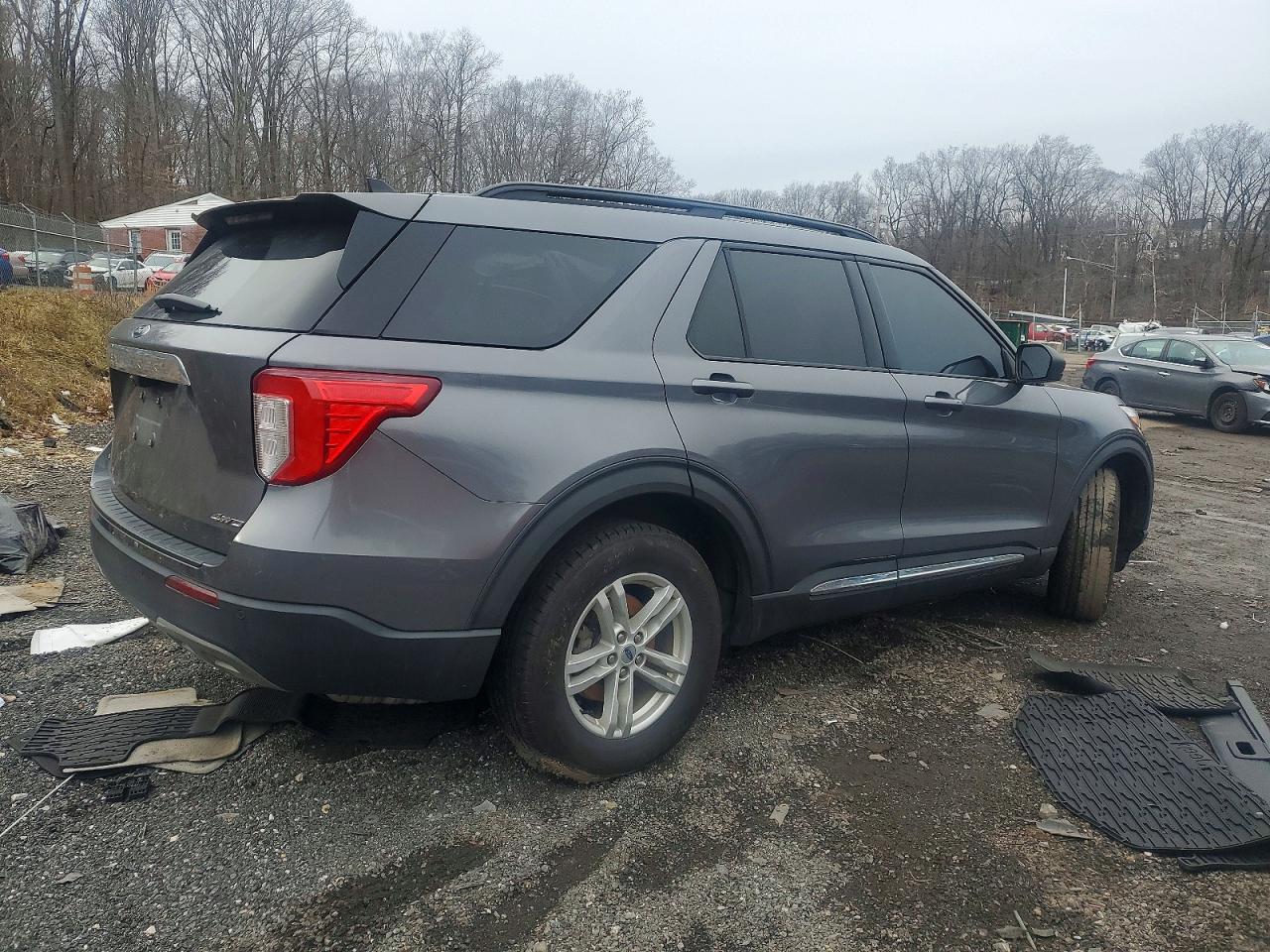 2021 FORD EXPLORER XLT photo 3
