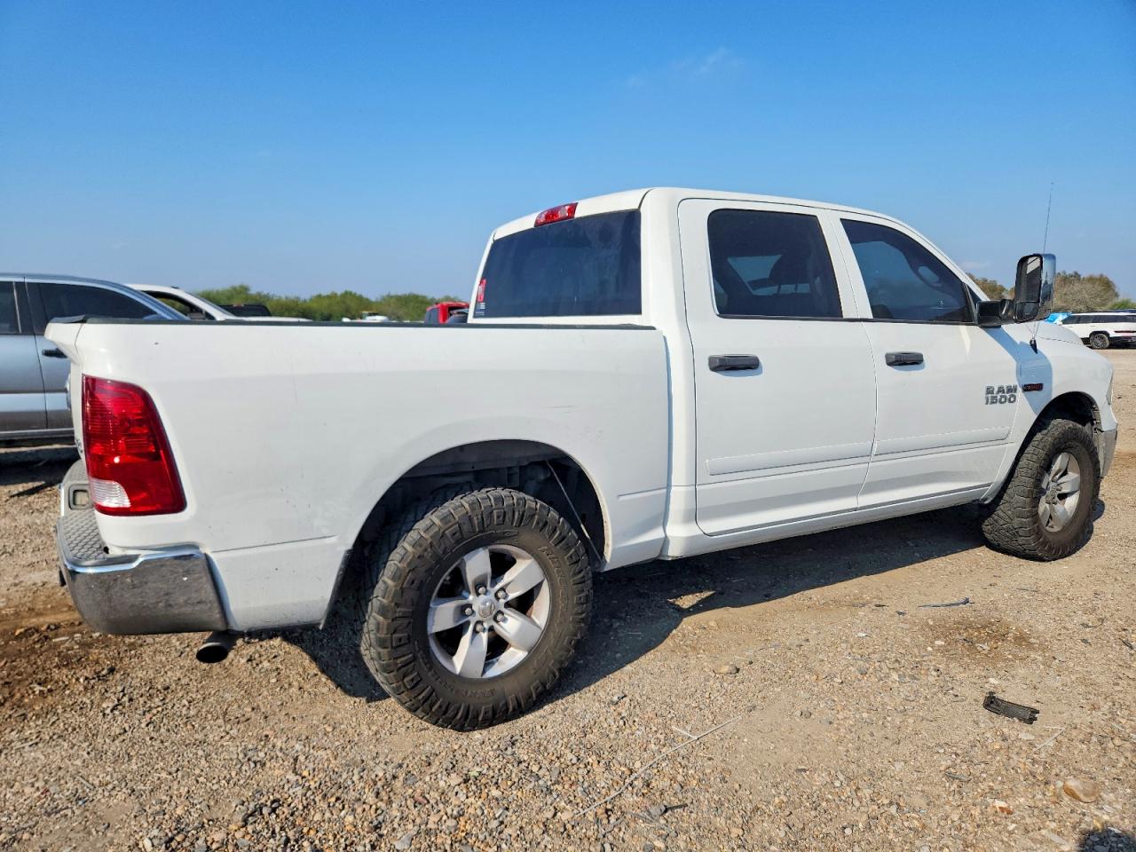 2016 RAM 1500 ST photo 3