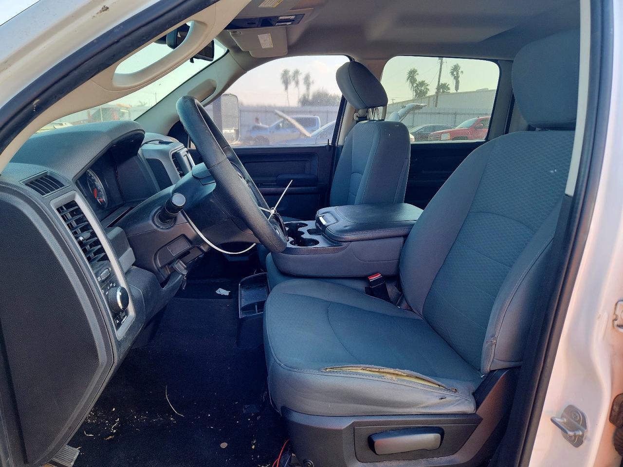 2016 RAM 1500 ST photo 7