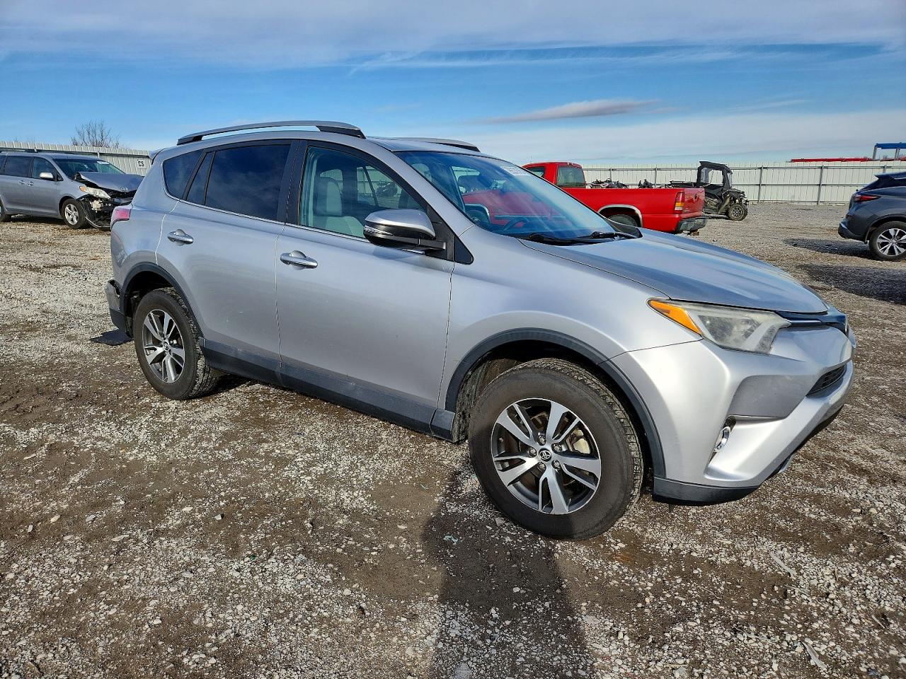 2017 TOYOTA RAV4 XLE photo 4