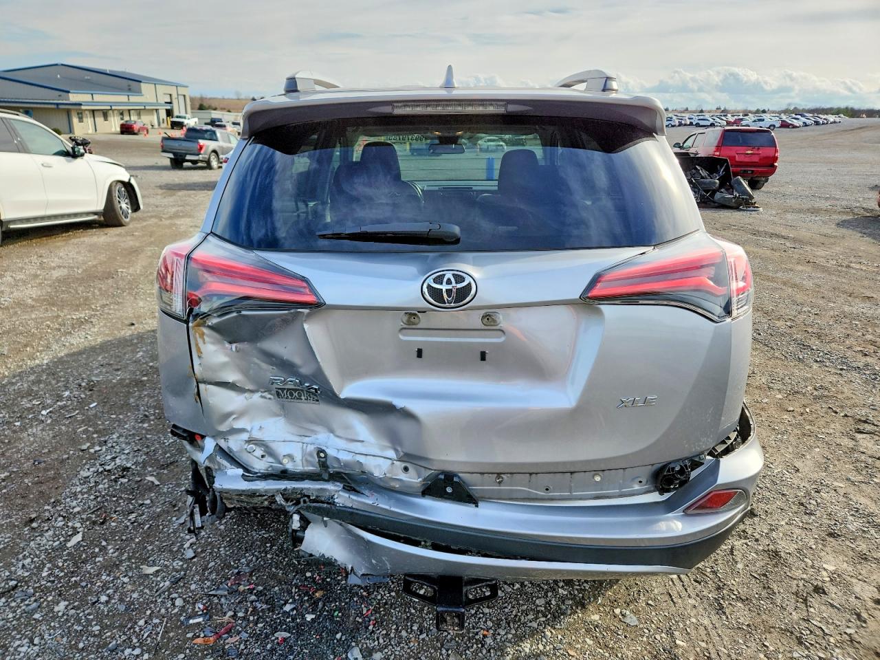 2017 TOYOTA RAV4 XLE photo 6