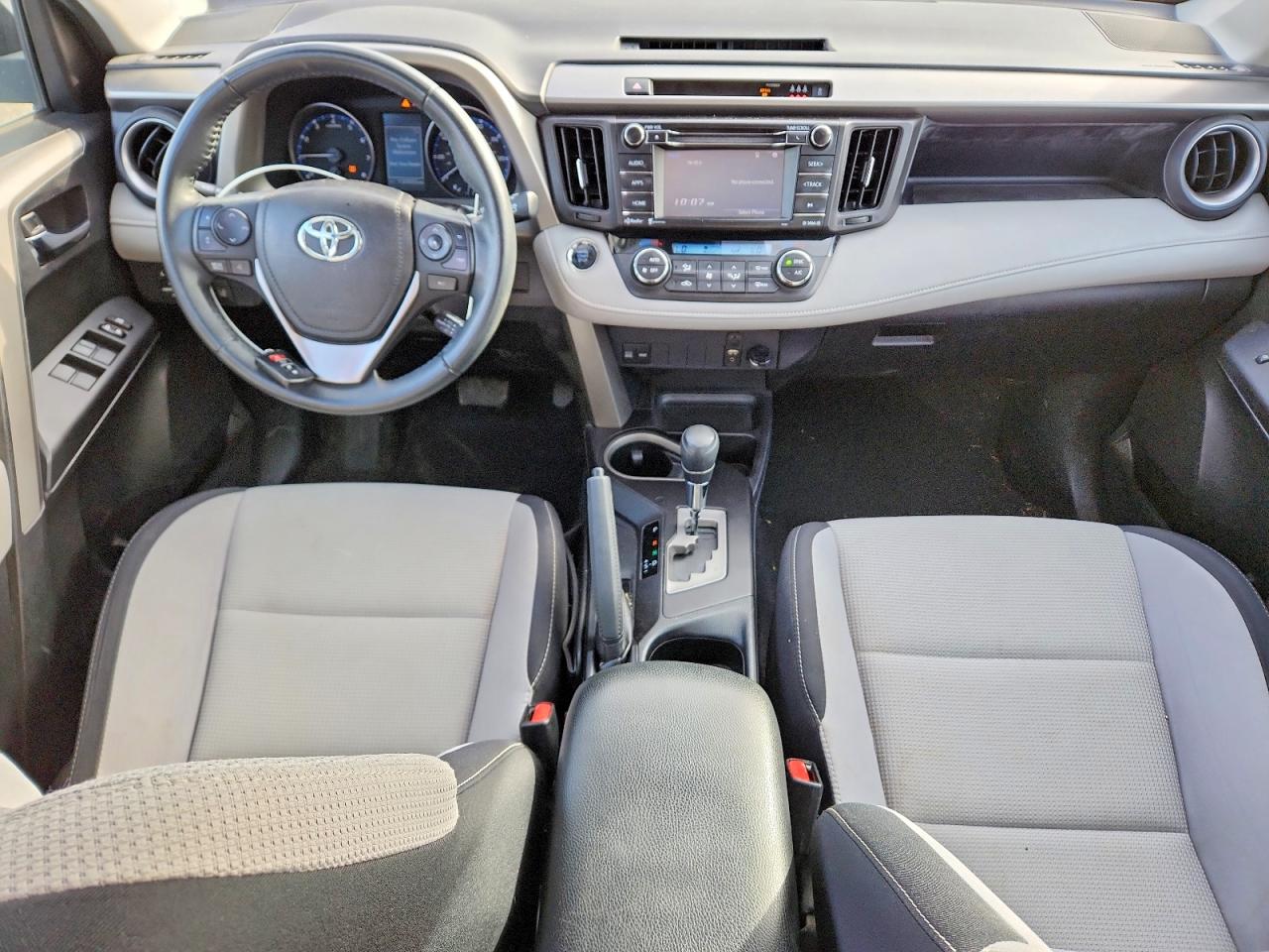 2017 TOYOTA RAV4 XLE photo 8