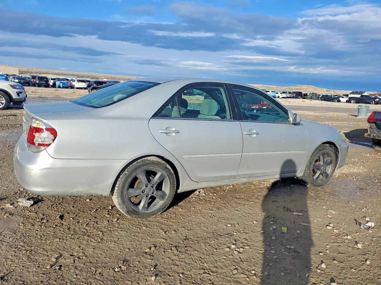 2006 TOYOTA CAMRY LE photo 3