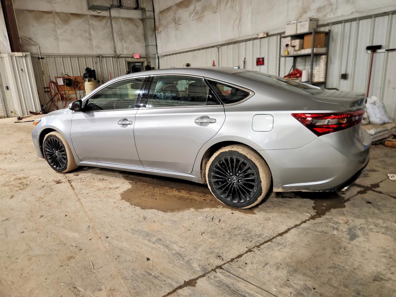 2016 TOYOTA AVALON XLE photo 2