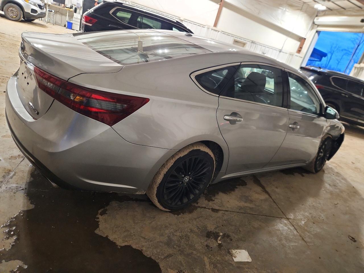 2016 TOYOTA AVALON XLE photo 3