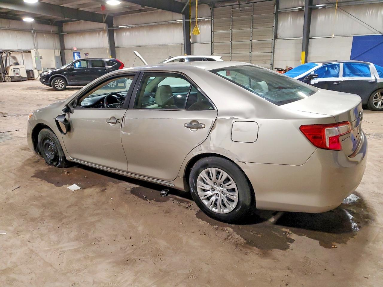 2014 TOYOTA CAMRY HYBRID photo 2