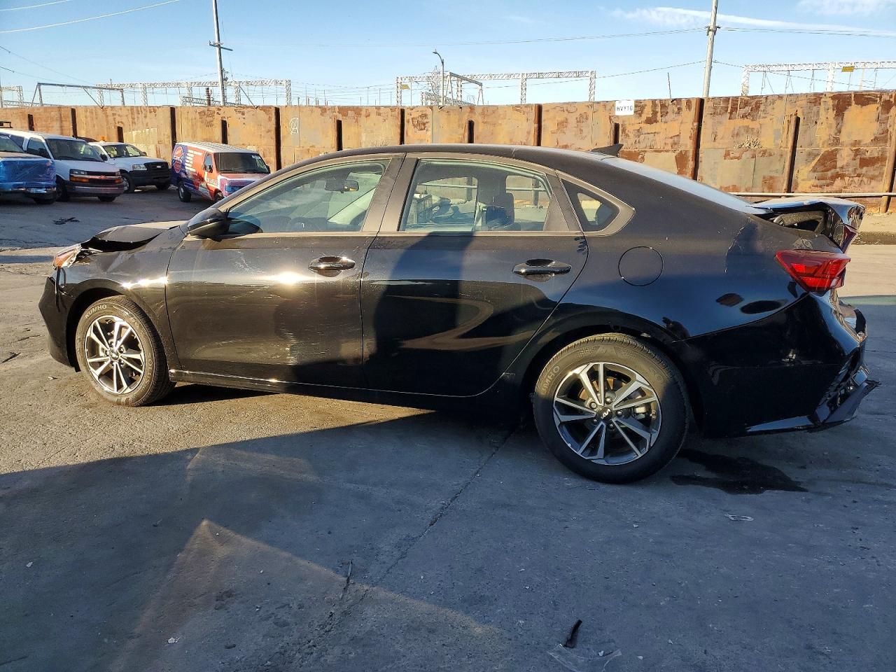 2024 KIA FORTE LX photo 2