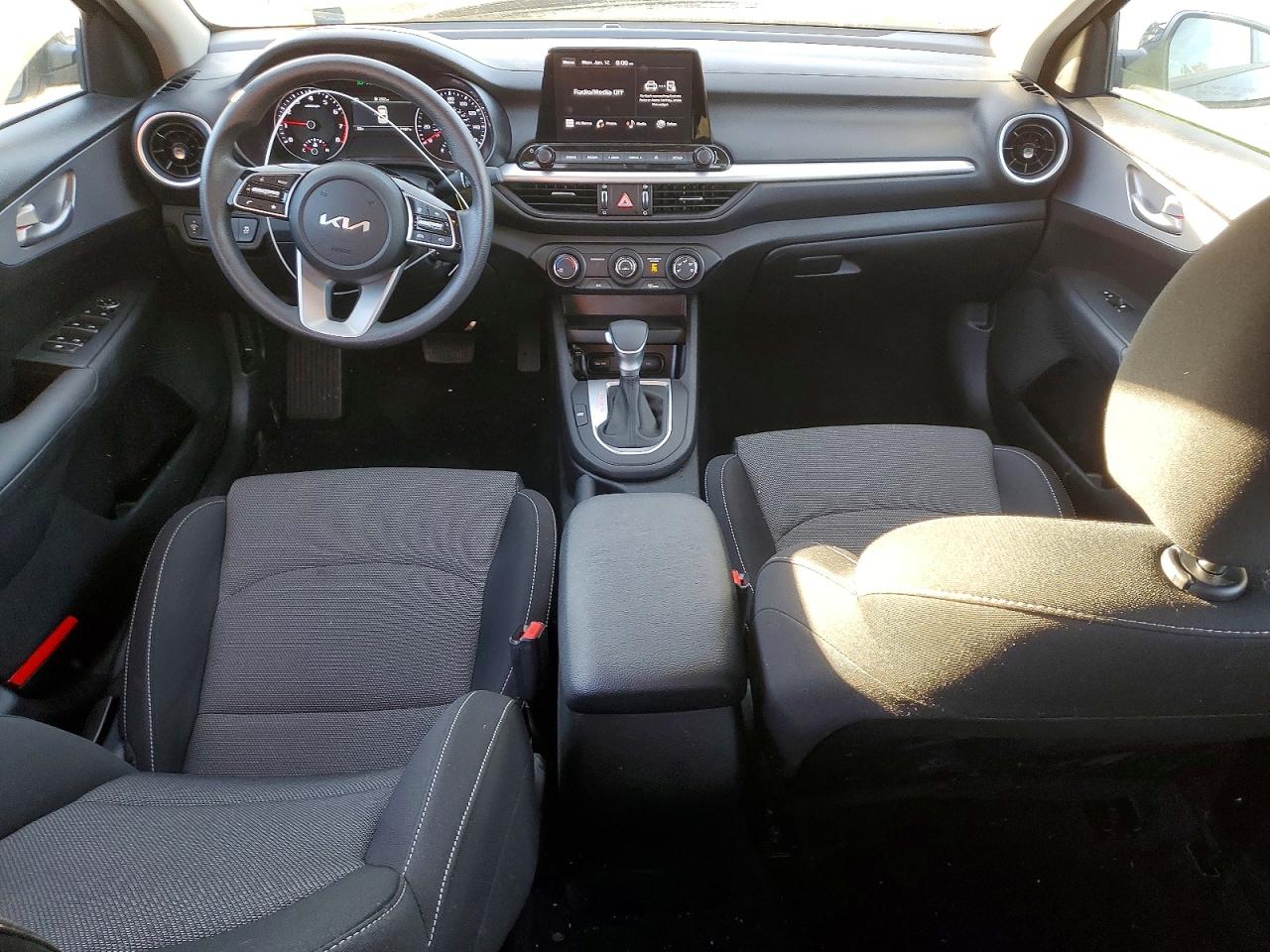 2024 KIA FORTE LX photo 8