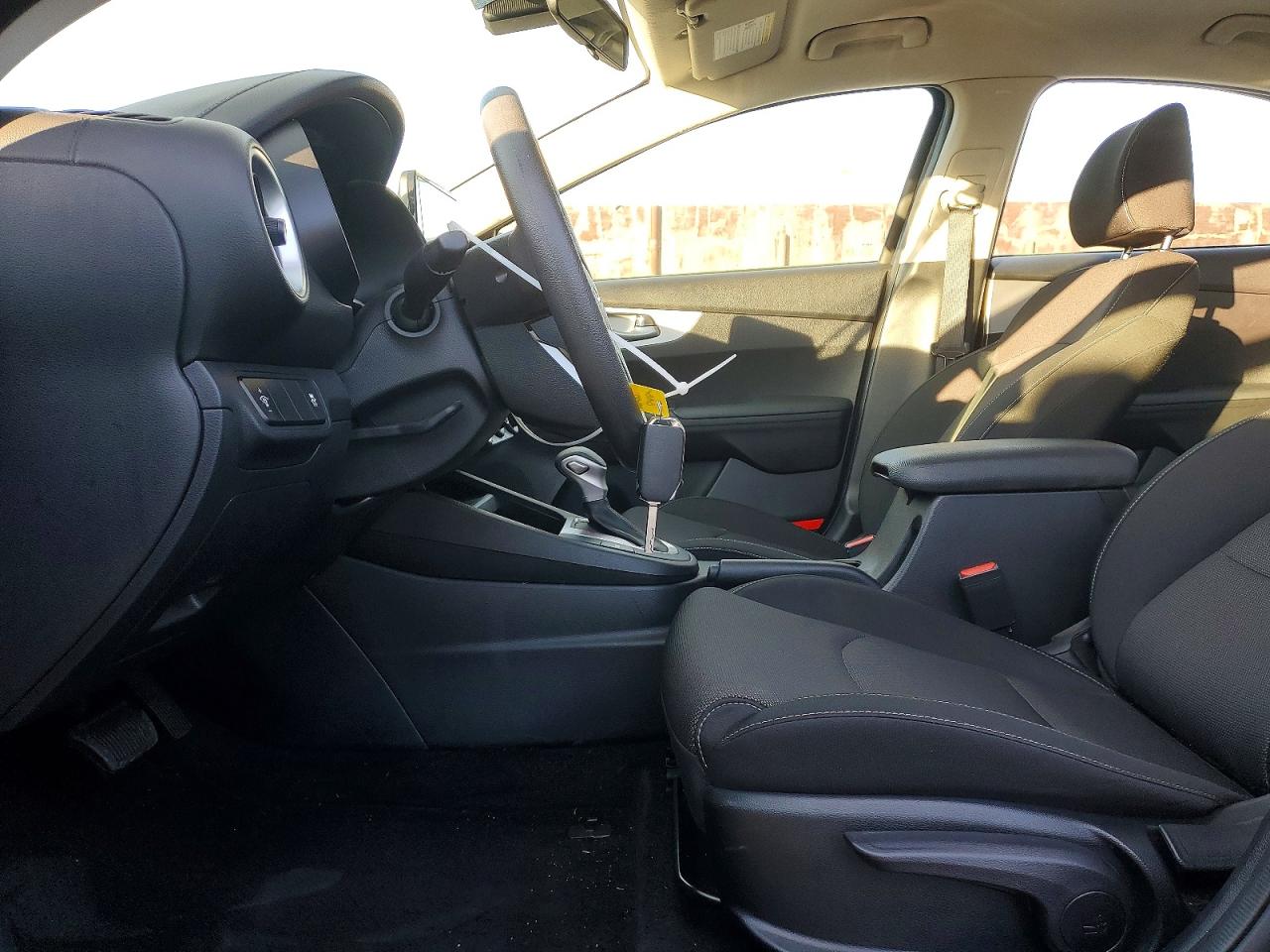 2024 KIA FORTE LX photo 7