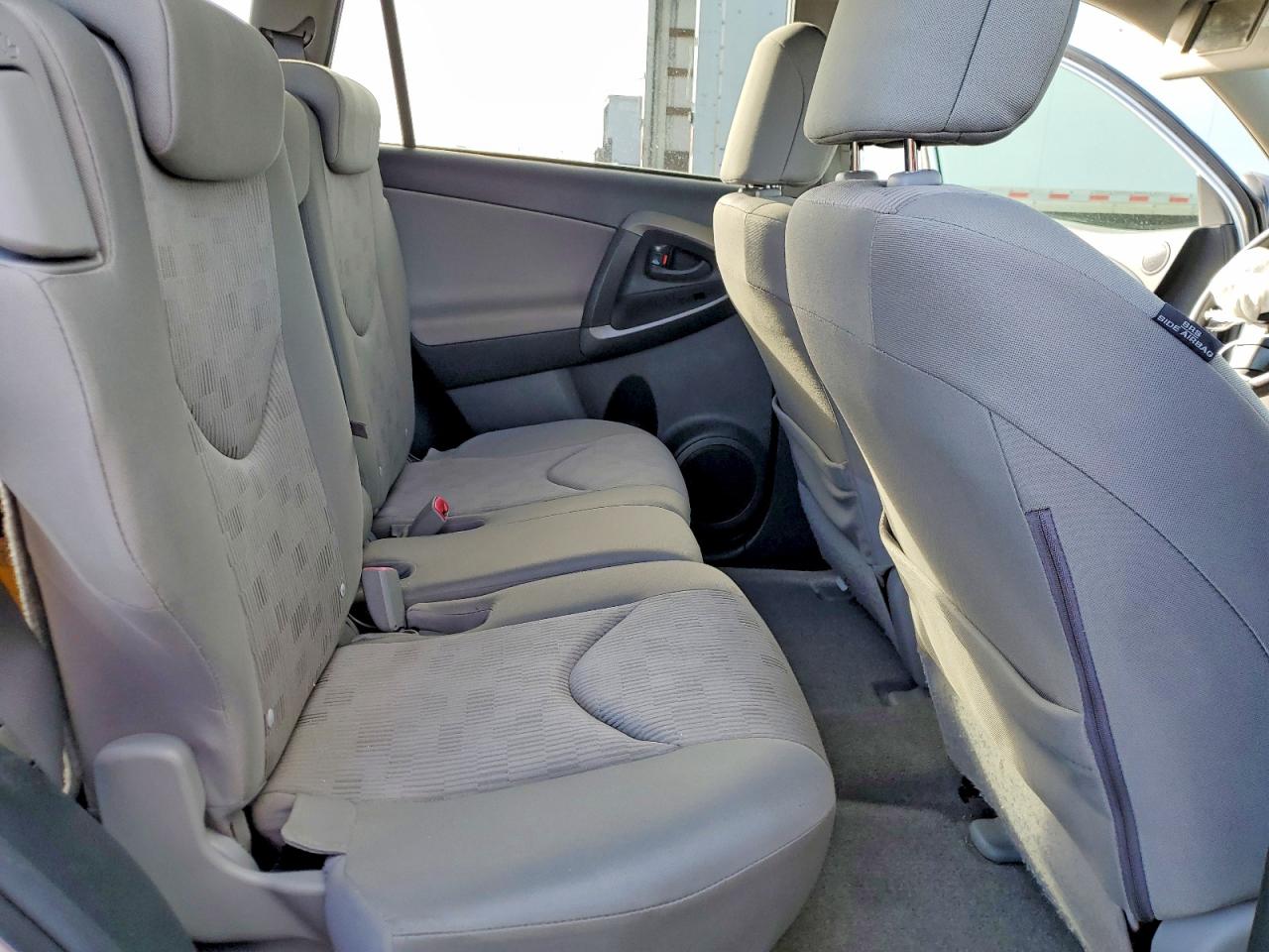 2011 TOYOTA RAV4 photo 11