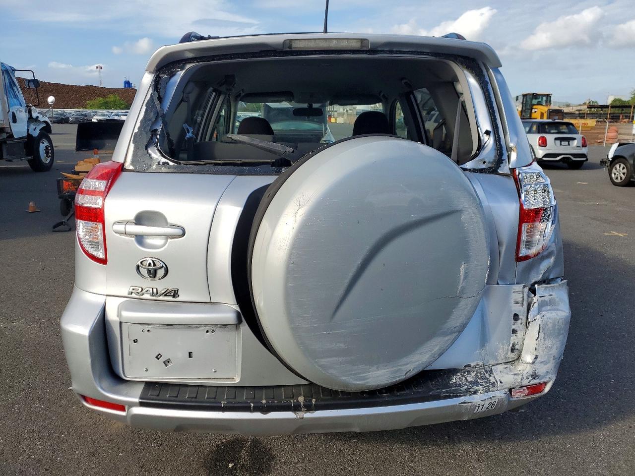2011 TOYOTA RAV4 photo 6