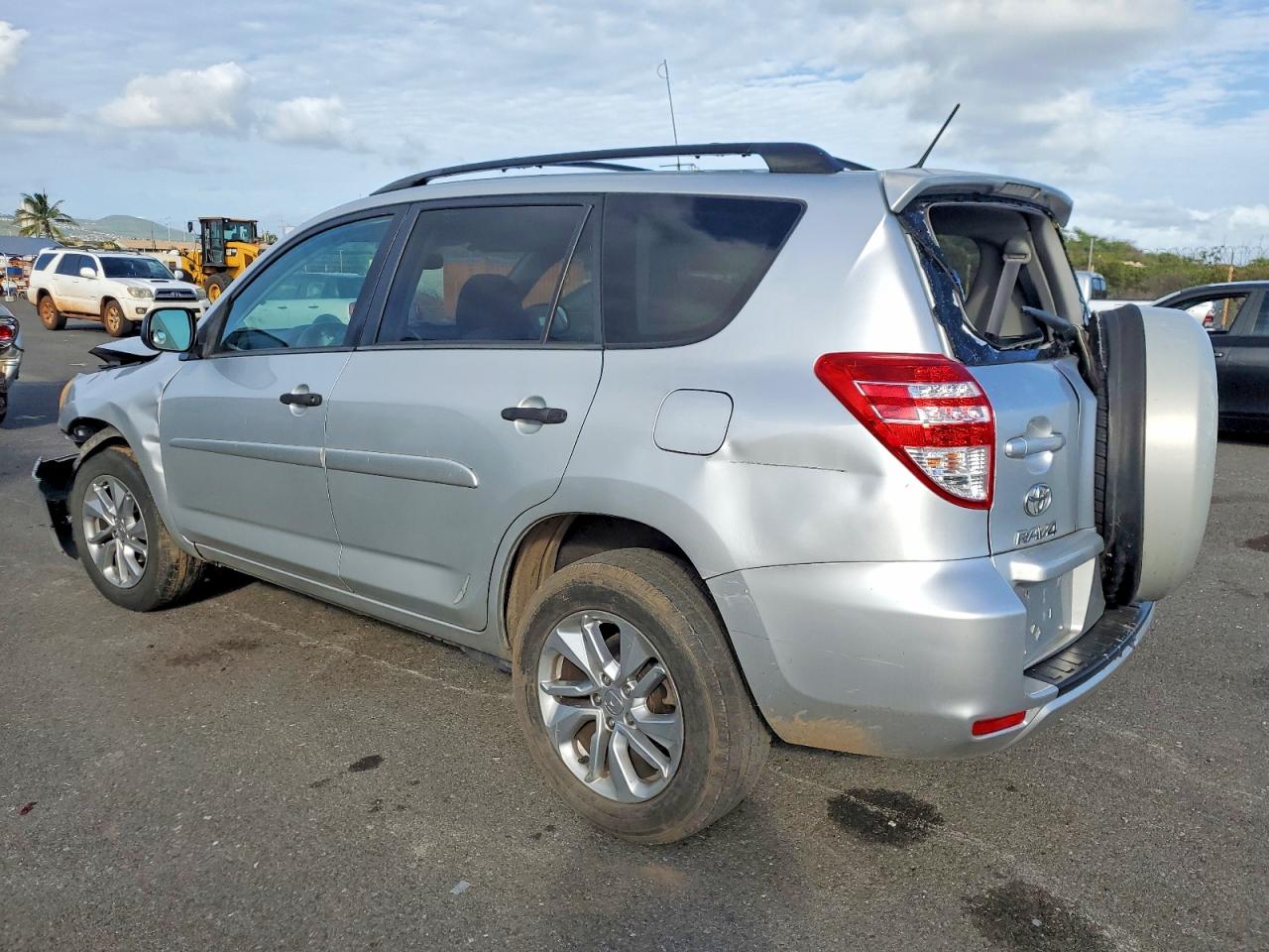 2011 TOYOTA RAV4 photo 2