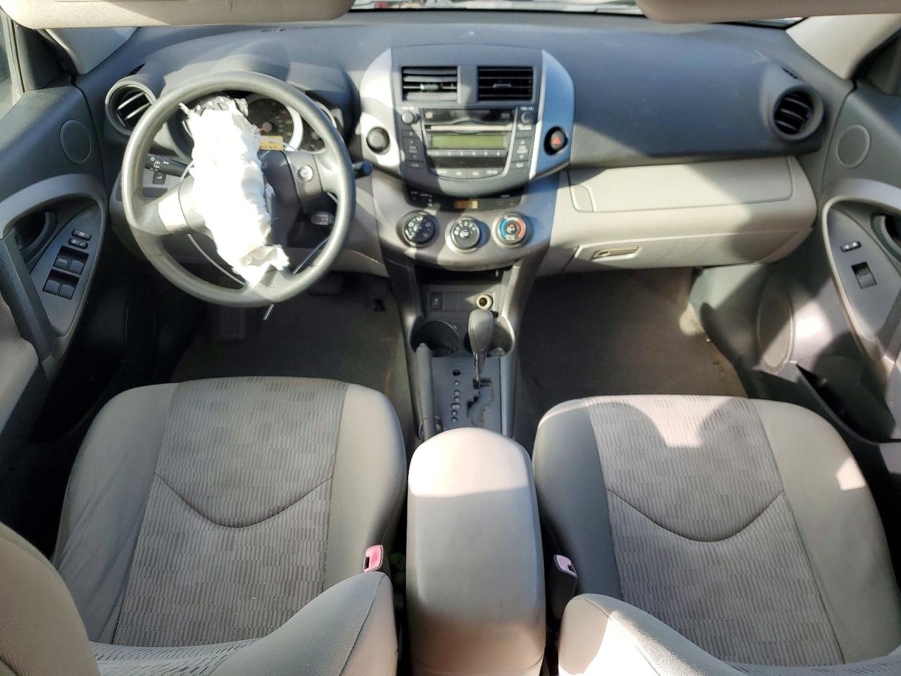 2011 TOYOTA RAV4 photo 8