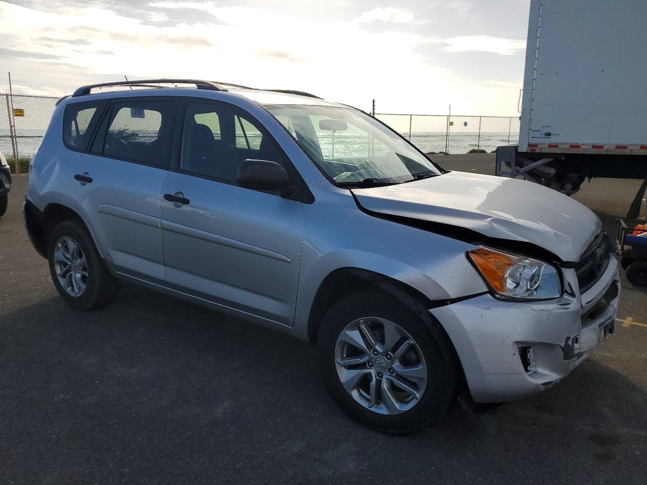 2011 TOYOTA RAV4 photo 4