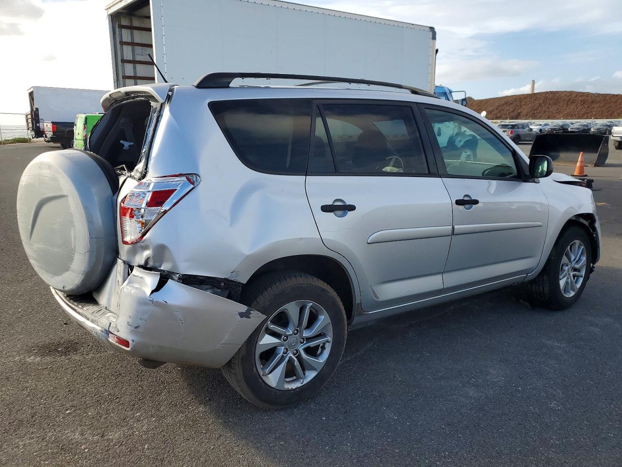 2011 TOYOTA RAV4 photo 3