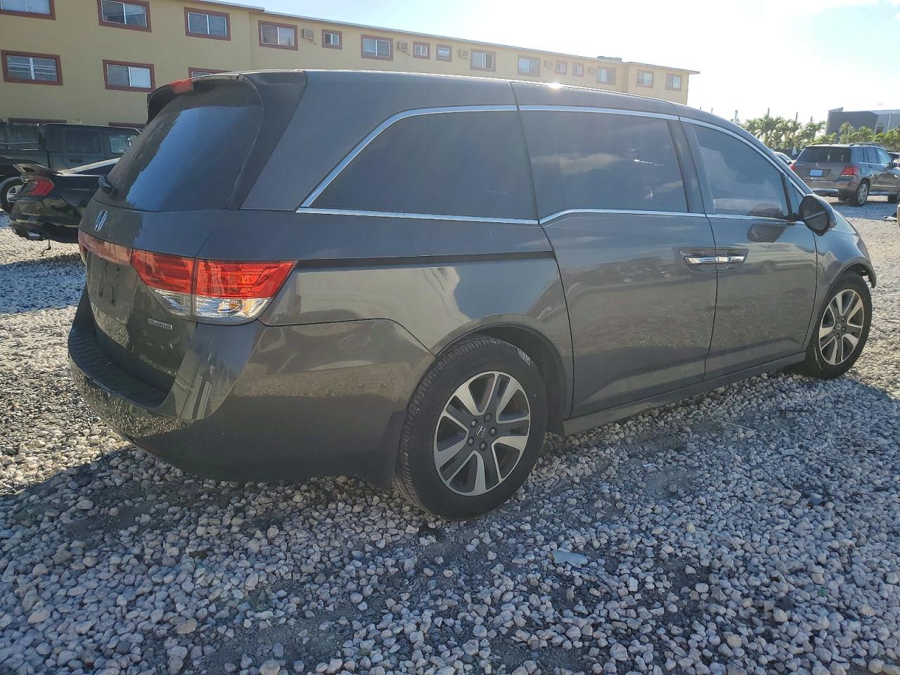 2014 HONDA ODYSSEY TOURING photo 3