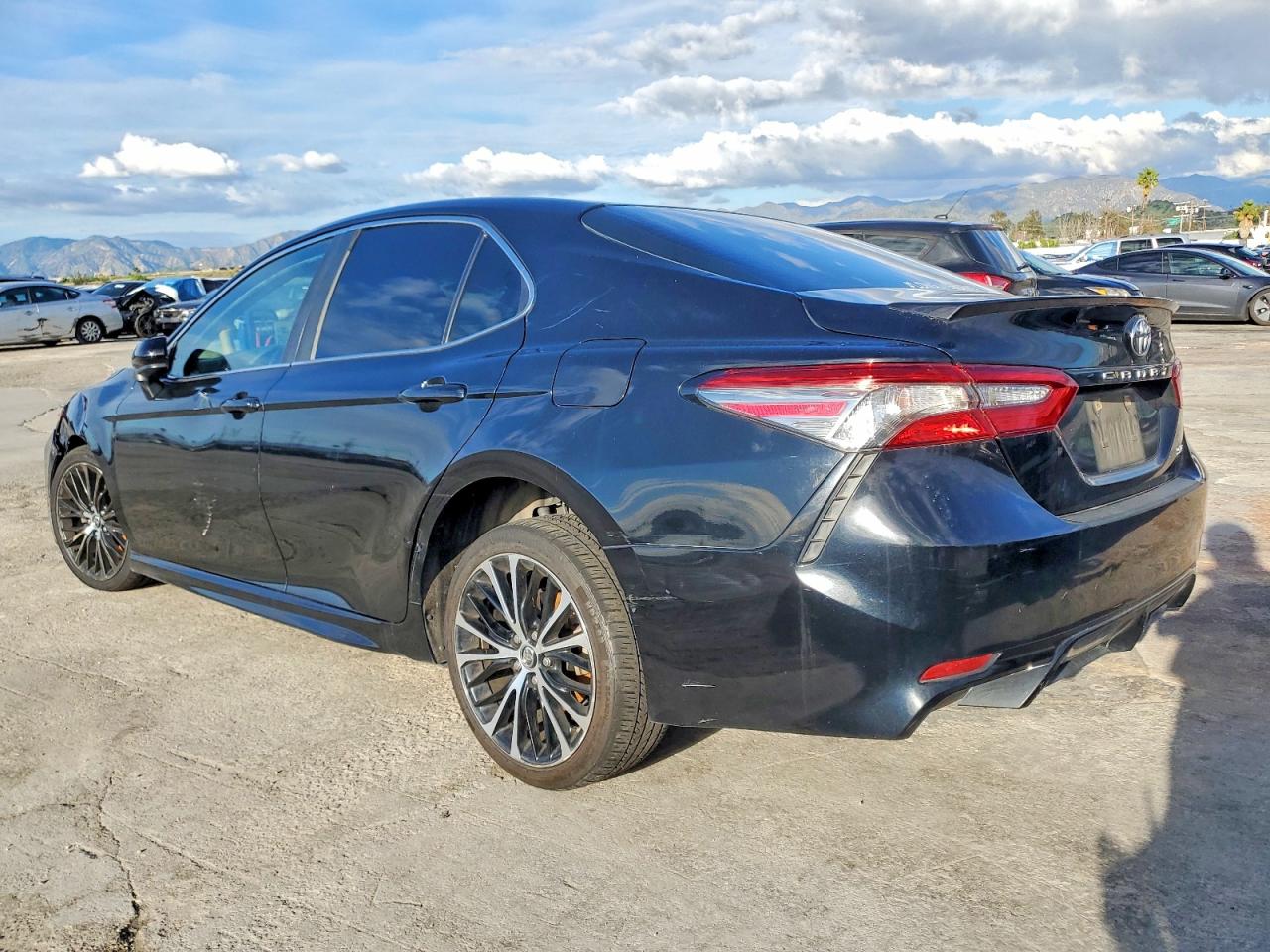 2018 TOYOTA CAMRY L photo 2