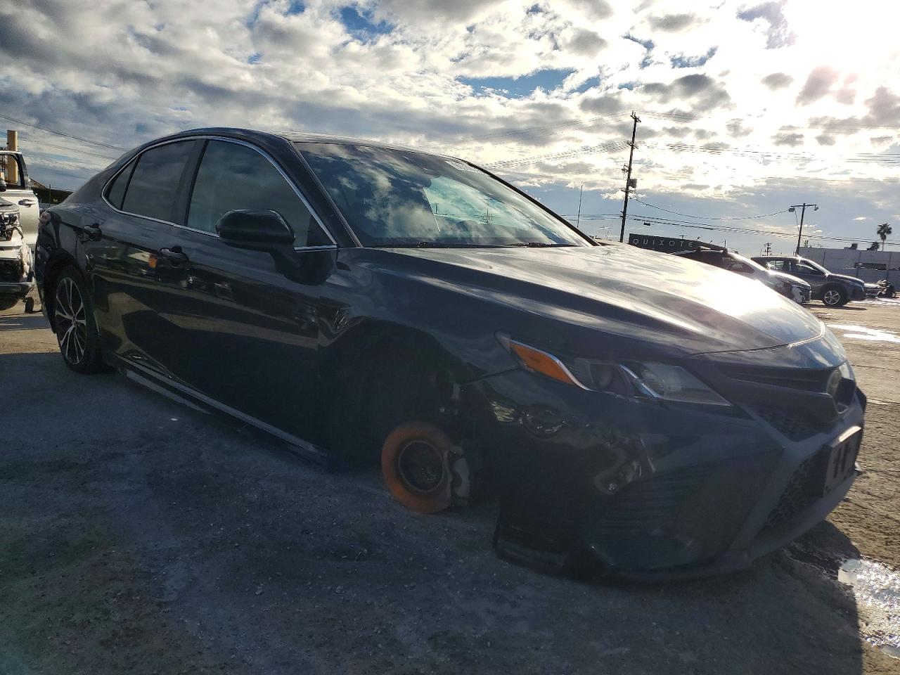 2018 TOYOTA CAMRY L photo 4