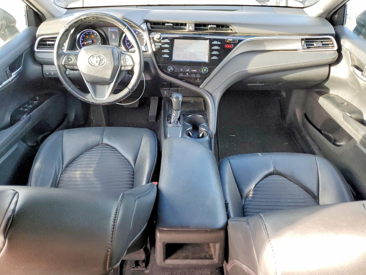 2018 TOYOTA CAMRY L photo 8