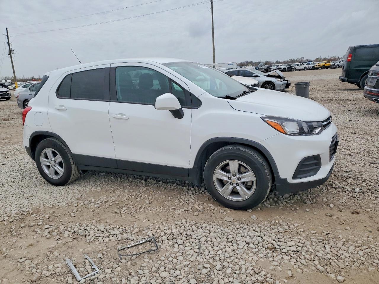 2020 CHEVROLET TRAX LS photo 4