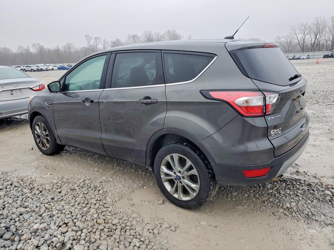 2017 FORD ESCAPE SE photo 2