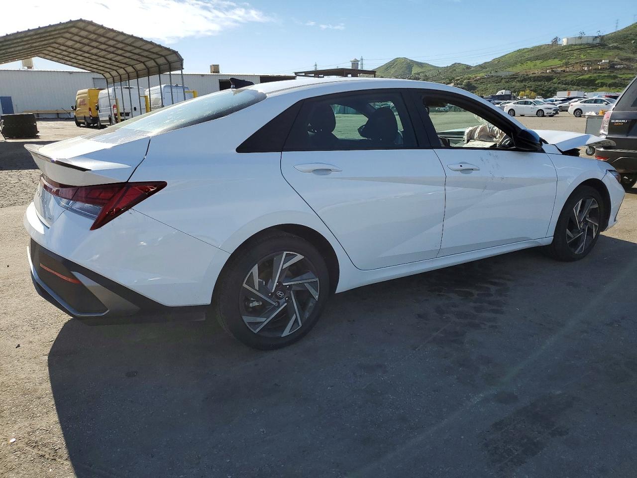2025 HYUNDAI ELANTRA BLUE photo 3