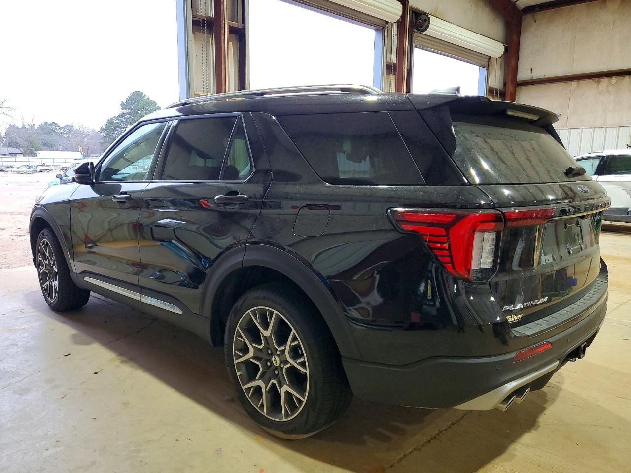 2025 FORD EXPLORER PLATINUM photo 2