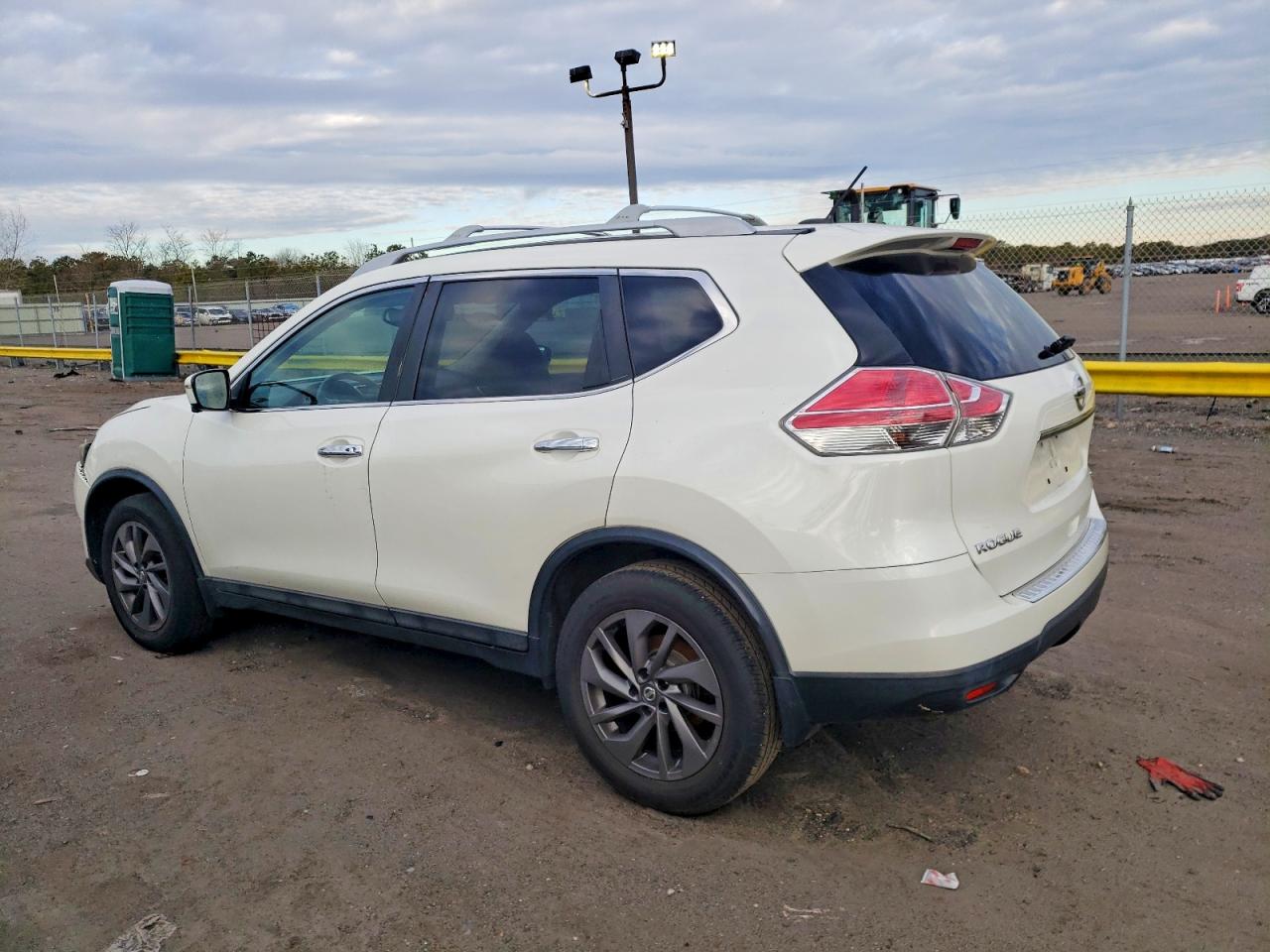 2016 NISSAN ROGUE S photo 2
