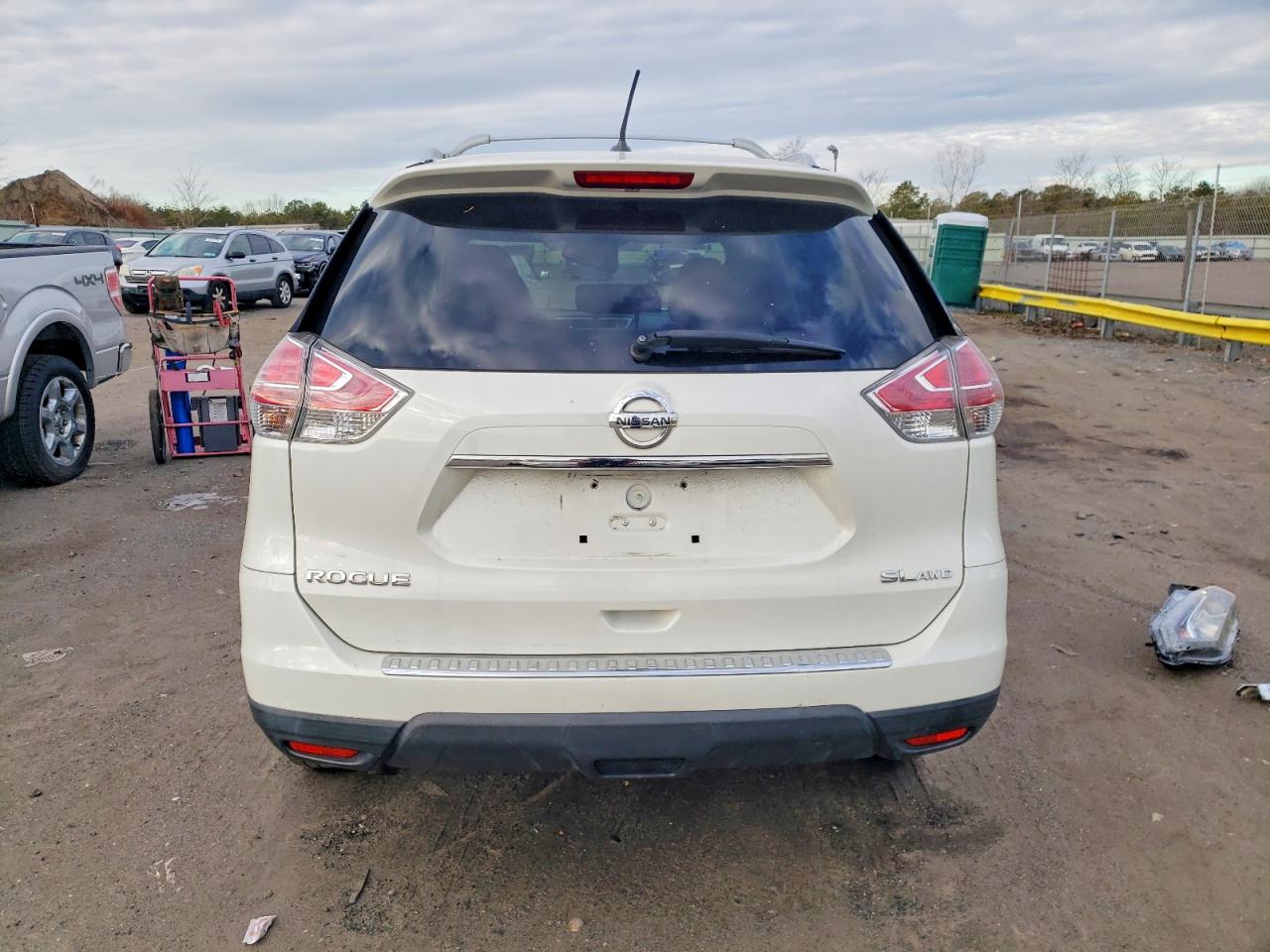 2016 NISSAN ROGUE S photo 6