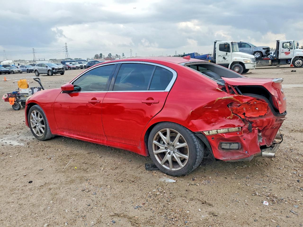 2011 INFINITI G37 photo 3