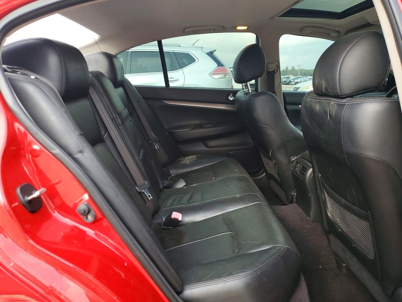 2011 INFINITI G37 photo 19