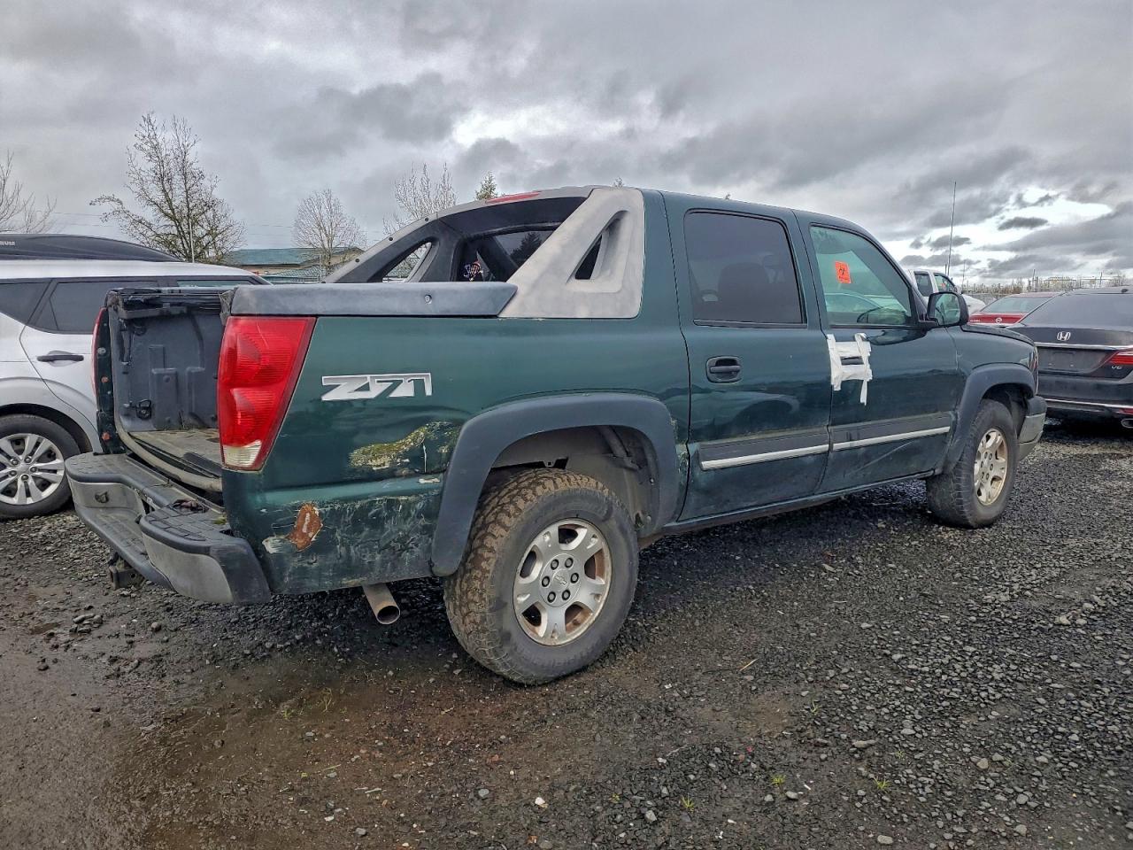 2004 CHEVROLET AVALANCHE K1500 photo 3
