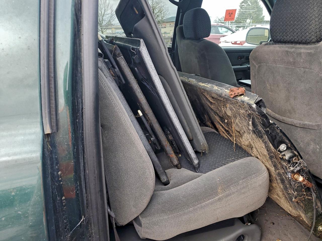 2004 CHEVROLET AVALANCHE K1500 photo 10