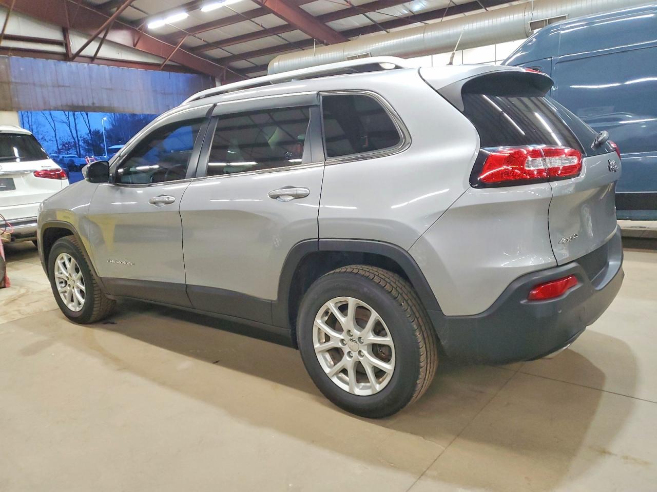 2017 JEEP CHEROKEE LATITUDE photo 2