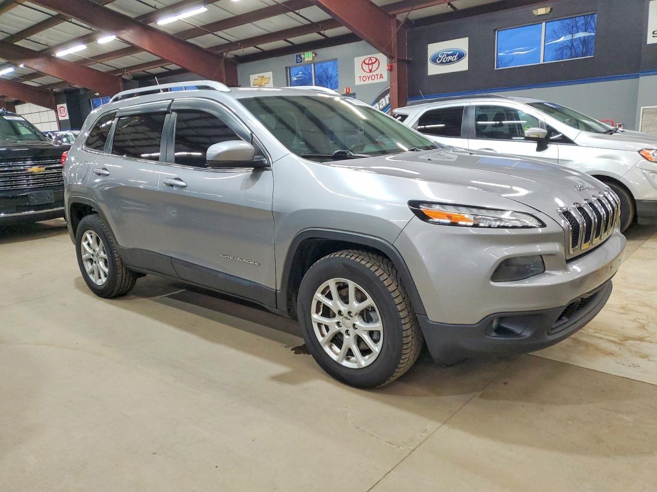 2017 JEEP CHEROKEE LATITUDE photo 4