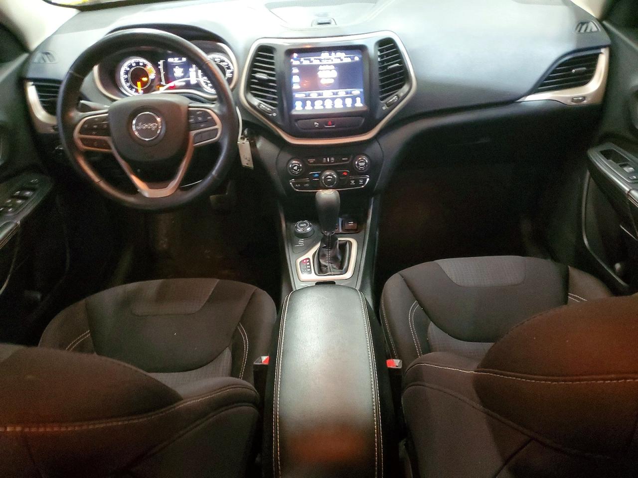 2017 JEEP CHEROKEE LATITUDE photo 8