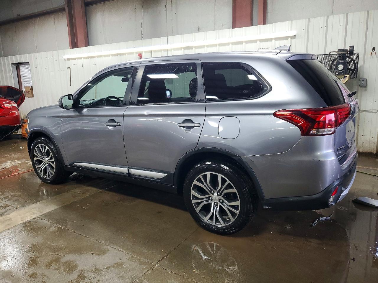 2017 MITSUBISHI OUTLANDER SE photo 2