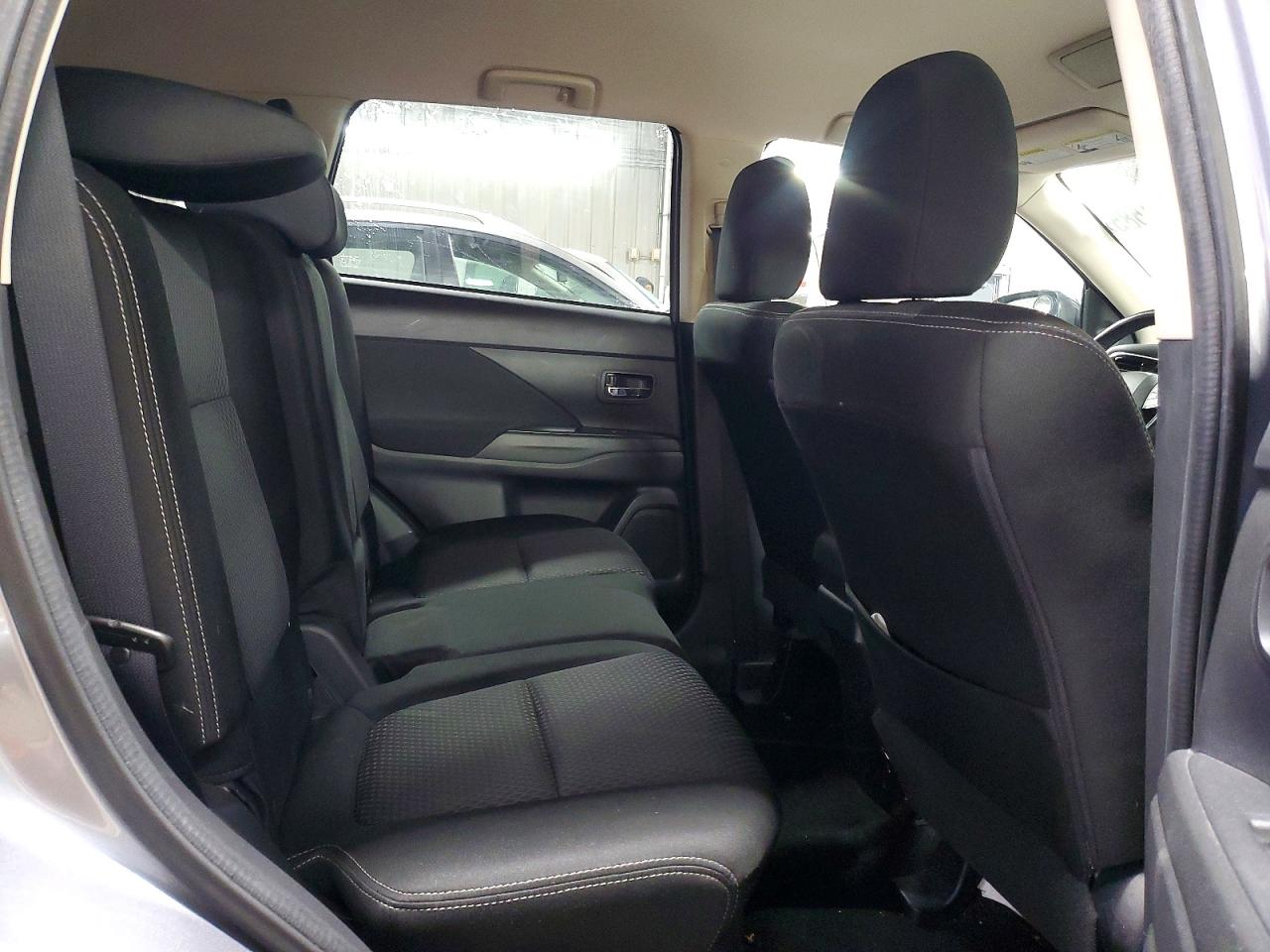 2017 MITSUBISHI OUTLANDER SE photo 10